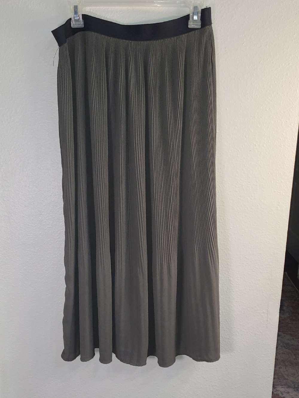 Adrianna Papell  Pull On Olive Pleated Maxi Skirt Size Large
